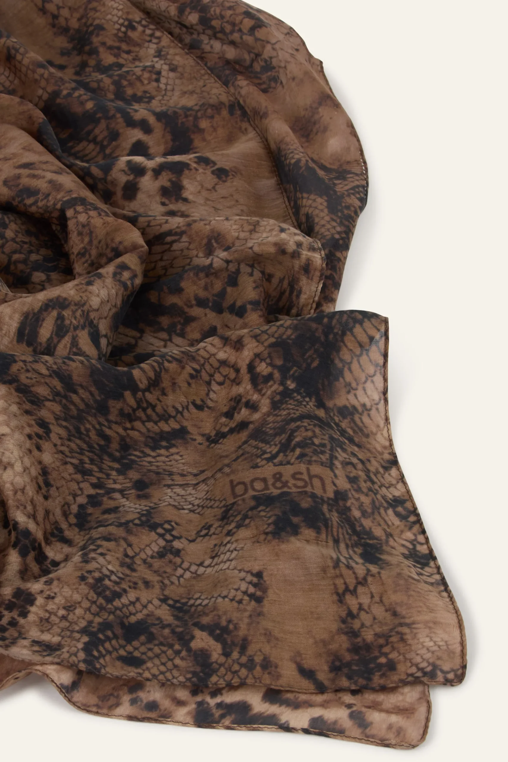 SARA pañuelo con estampado animal € 130 € 91